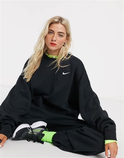 nike oversized hoodies for women.